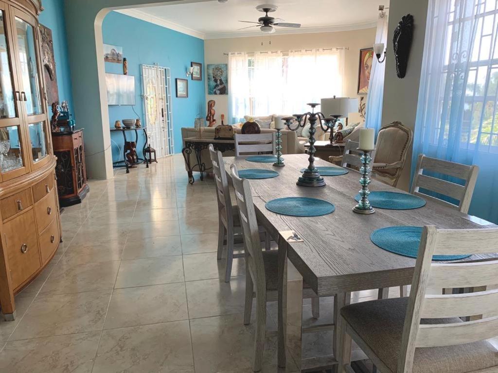 شقة Bella Vista Vacation مونتيغو باي المظهر الخارجي الصورة