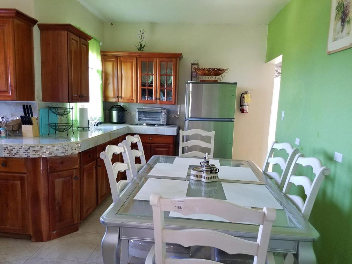 شقة Bella Vista Vacation مونتيغو باي المظهر الخارجي الصورة